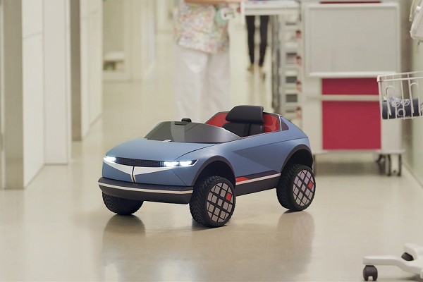 How the minicar uses Emotion Adaptive Vehicle Control