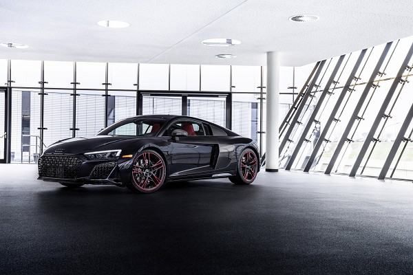 2021 R8 RWD Panther Edition