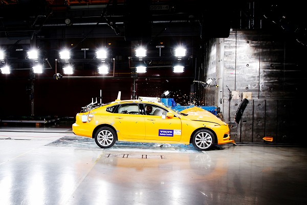 Volvo S90 IIHS Small Overlap Test